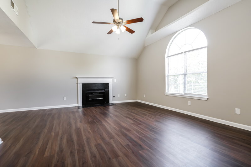 2,000/Mo, 3827 Waldrop Hills Dr Decatur, GA 30034 Living Room View 4