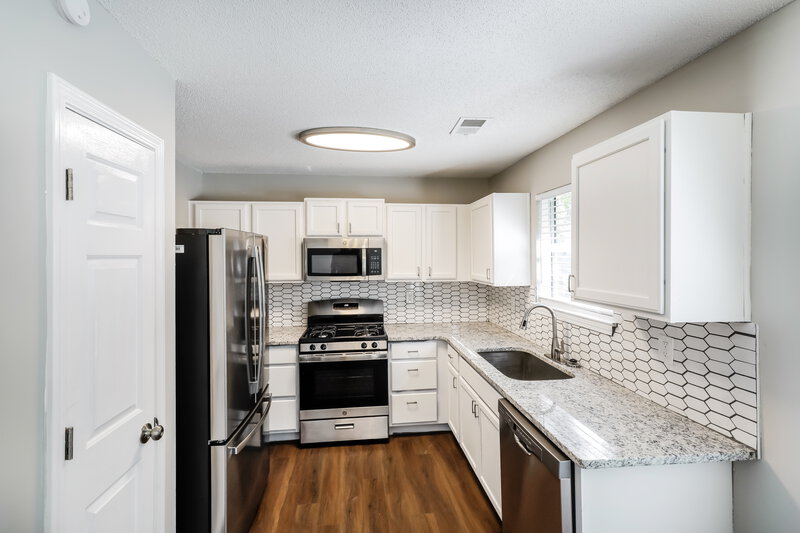 2,000/Mo, 3827 Waldrop Hills Dr Decatur, GA 30034 Kitchen View