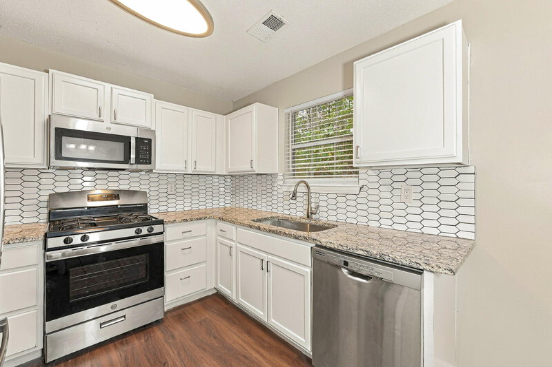 1,820/Mo, 3827 Waldrop Hills Dr Decatur, GA 30034 Kitchen View 2