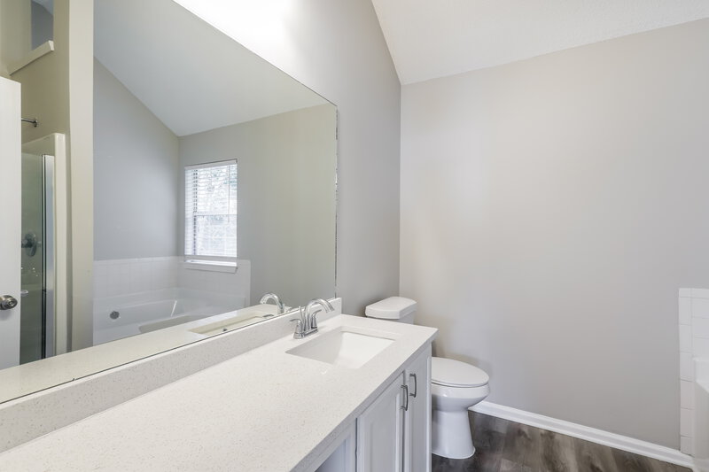 2,000/Mo, 3827 Waldrop Hills Dr Decatur, GA 30034 Main Bathroom View
