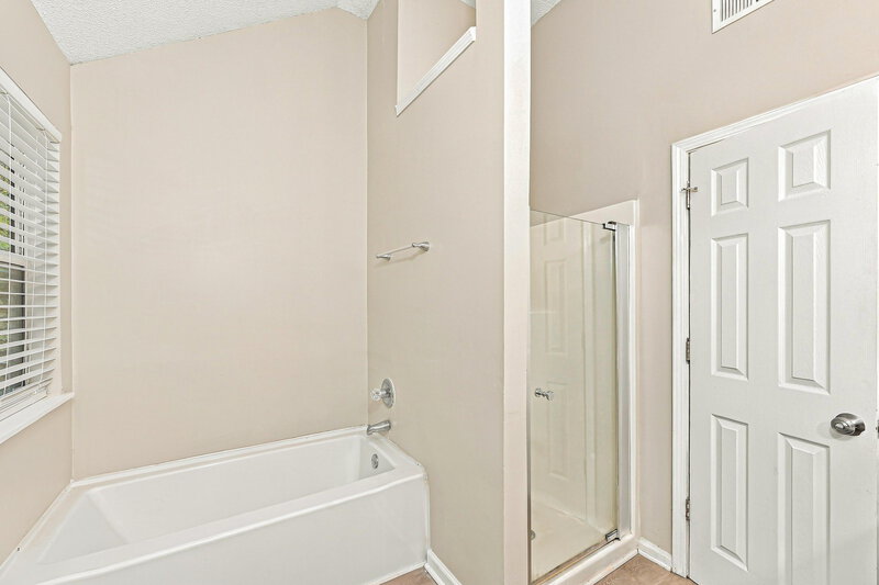 1,820/Mo, 3827 Waldrop Hills Dr Decatur, GA 30034 Primary Bathroom View