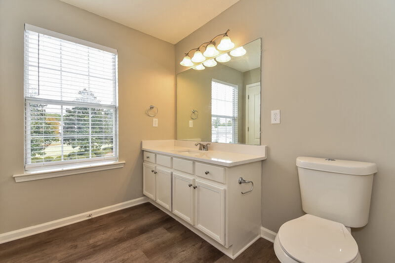 2,000/Mo, 3072 Imperial Cir SW Atlanta, GA 30311 Main Bathroom View