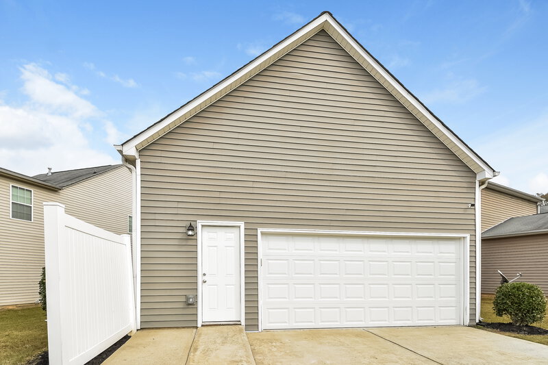 2,000/Mo, 3072 Imperial Cir SW Atlanta, GA 30311 Garage View