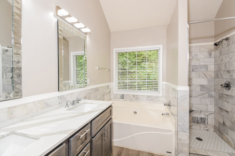 2,525/Mo, 6062 Farmwood Way SE Mableton, GA 30126 Main Bathroom View