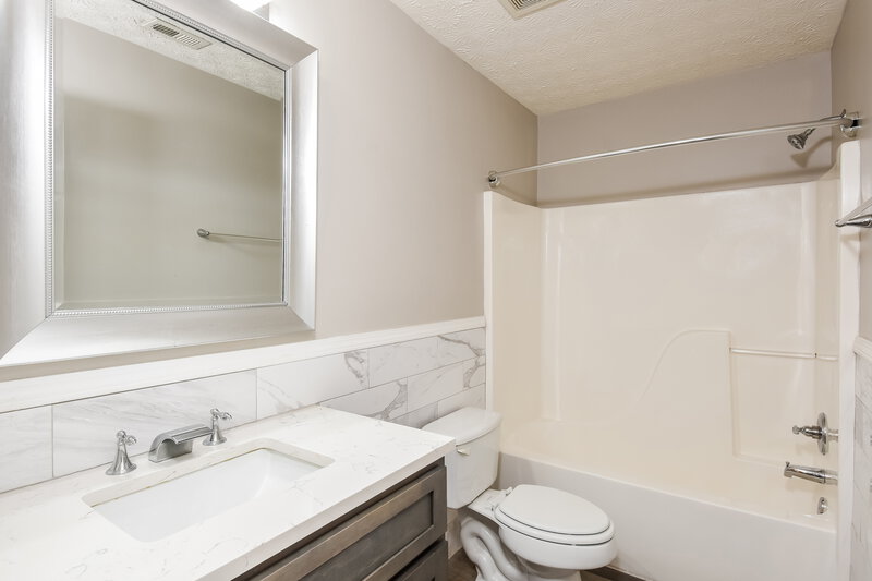 2,525/Mo, 6062 Farmwood Way SE Mableton, GA 30126 Bathroom View