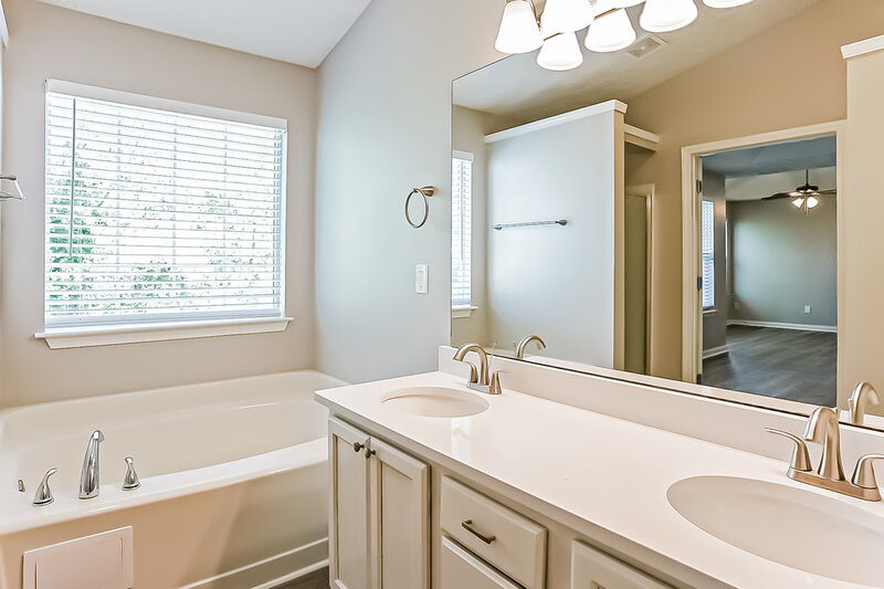 2,330/Mo, 7144 Springchase Way Austell, GA 30168 Main Bathroom View