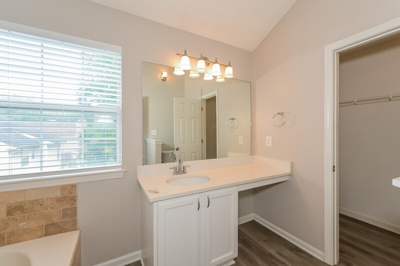 2,140/Mo, 2381 Charleston Ter Decatur, GA 30034 Main Bathroom View