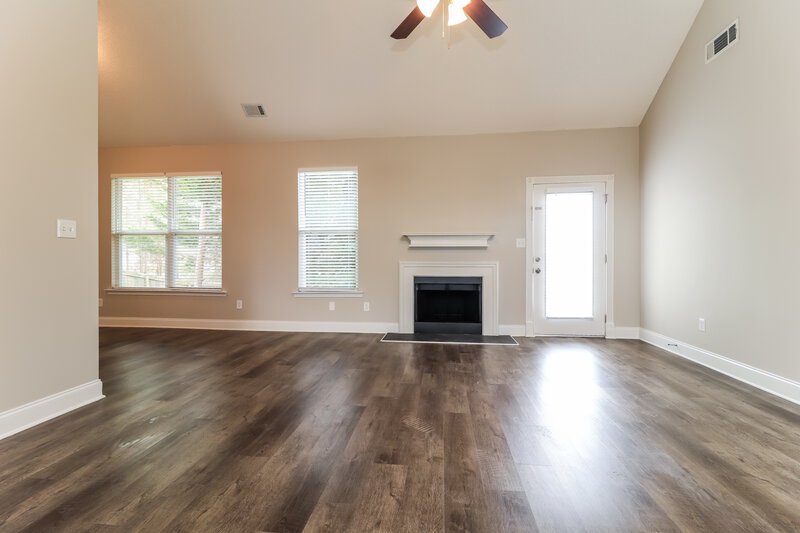 1,995/Mo, 49 Paces Overlook Cv Dallas, GA 30157 Living Room View