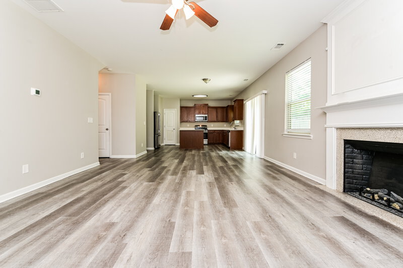 2,270/Mo, 4325 Comfort Trl Union City, GA 30291 Living Room View 4