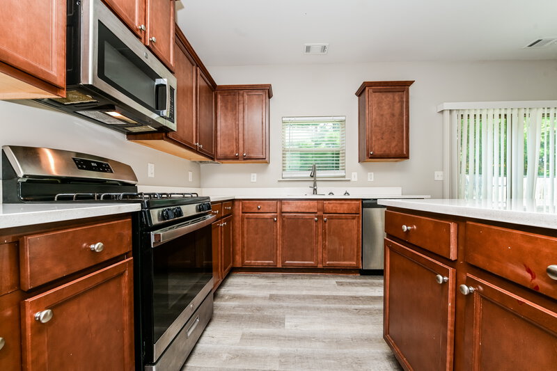 2,270/Mo, 4325 Comfort Trl Union City, GA 30291 Kitchen View 2