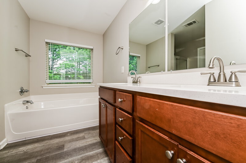 2,270/Mo, 4325 Comfort Trl Union City, GA 30291 Bathroom View 2