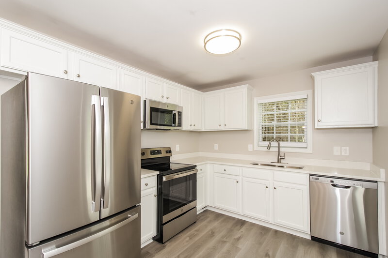 2,600/Mo, 6994 Pine Shadow Way Winston, GA 30187 Kitchen View