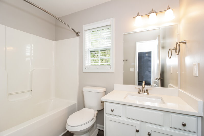 2,600/Mo, 6994 Pine Shadow Way Winston, GA 30187 Bathroom View