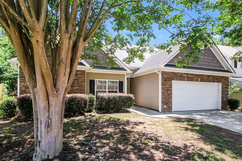 2,030/Mo, 215 Village Park Dr Newnan, GA 30265 Front View
