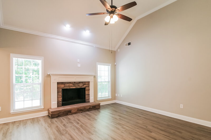 2,030/Mo, 215 Village Park Dr Newnan, GA 30265 Living Room View