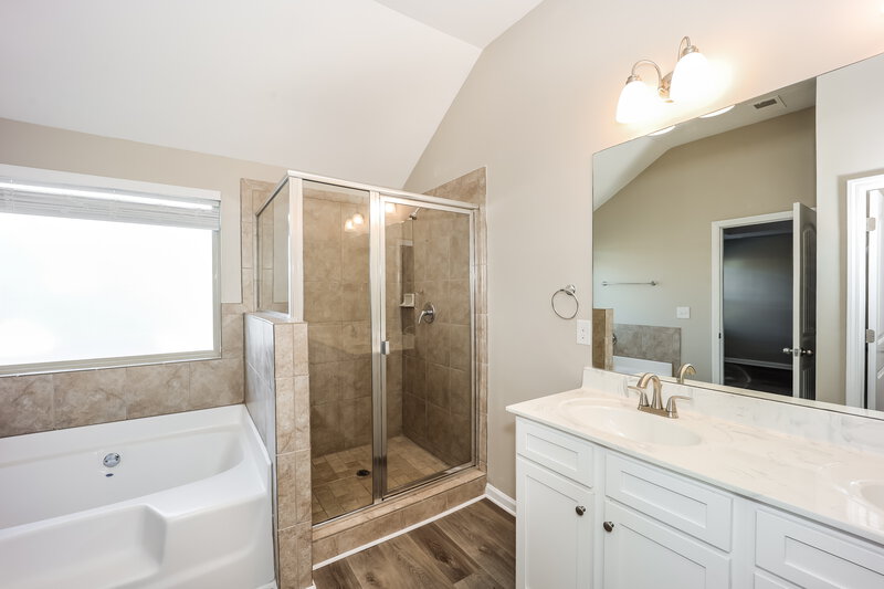 2,275/Mo, 5845 Grande River Rd Atlanta, GA 30349 Main Bathroom View