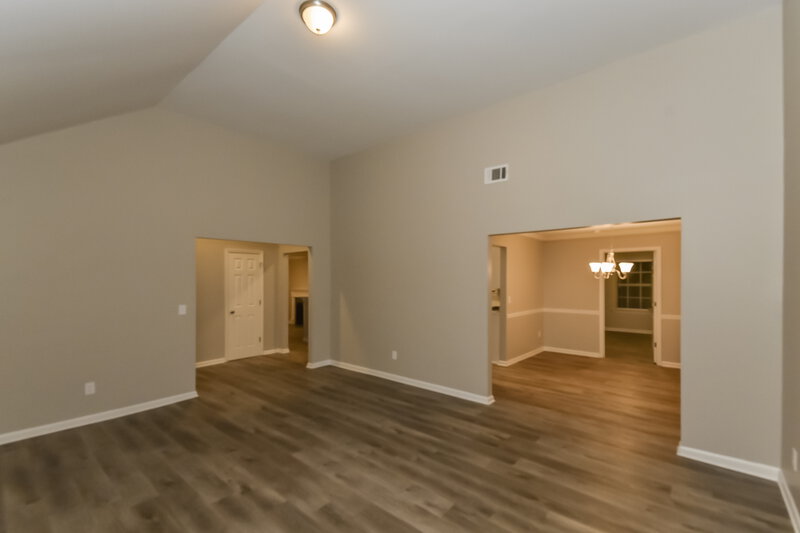 2,920/Mo, 7531 Sugarcreek Dr Riverdale, GA 30296 Living Room View 2