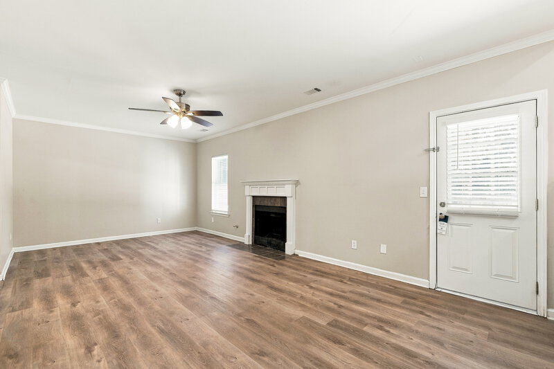 2,150/Mo, 7531 Sugarcreek Dr Riverdale, GA 30296 Living Room View