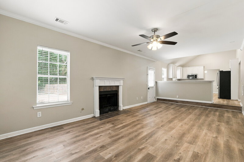 2,150/Mo, 7531 Sugarcreek Dr Riverdale, GA 30296 Living Room View 2