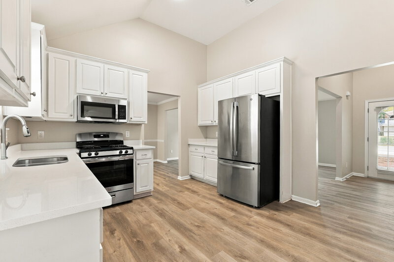 2,150/Mo, 7531 Sugarcreek Dr Riverdale, GA 30296 Kitchen View 2