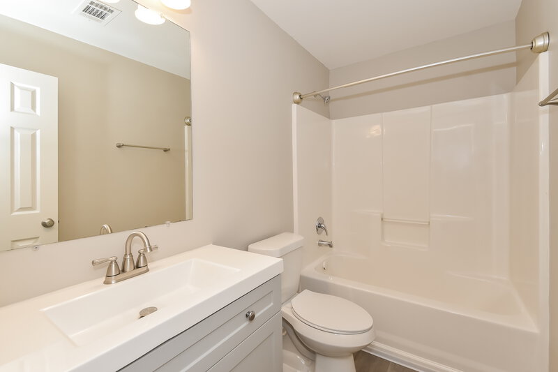 2,920/Mo, 7531 Sugarcreek Dr Riverdale, GA 30296 Bathroom View