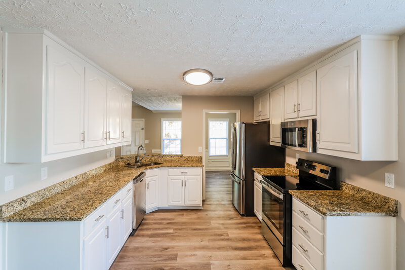 2,390/Mo, 820 Chapel Hill Dr Lawrenceville, GA 30045 Kitchen View