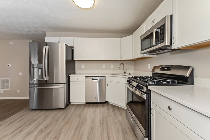 1,855/Mo, 1438 Pebble Ridge Ln Hampton, GA 30228 Kitchen View 2