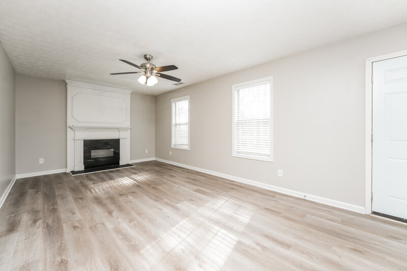 2,365/Mo, 6551 Laurens Way Stone Mountain, GA 30087 Living Room View