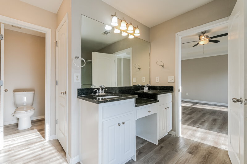 1,960/Mo, 1990 Lily Valley Dr Lawrenceville, GA 30045 Main Bathroom View