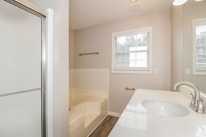 1,875/Mo, 430 Ivy Crest Dr Dallas, GA 30157 Main Bathroom View