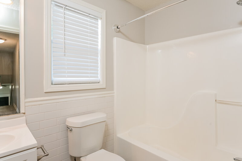 1,840/Mo, 430 Ivy Crest Dr Dallas, GA 30157 Bathroom View