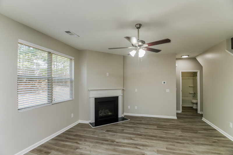 2,415/Mo, 213 Hollyhock Ln Dallas, GA 30132 Family Room View