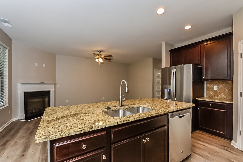 2,060/Mo, 3997 Tyne Ct Atlanta, GA 30349 Kitchen View 2