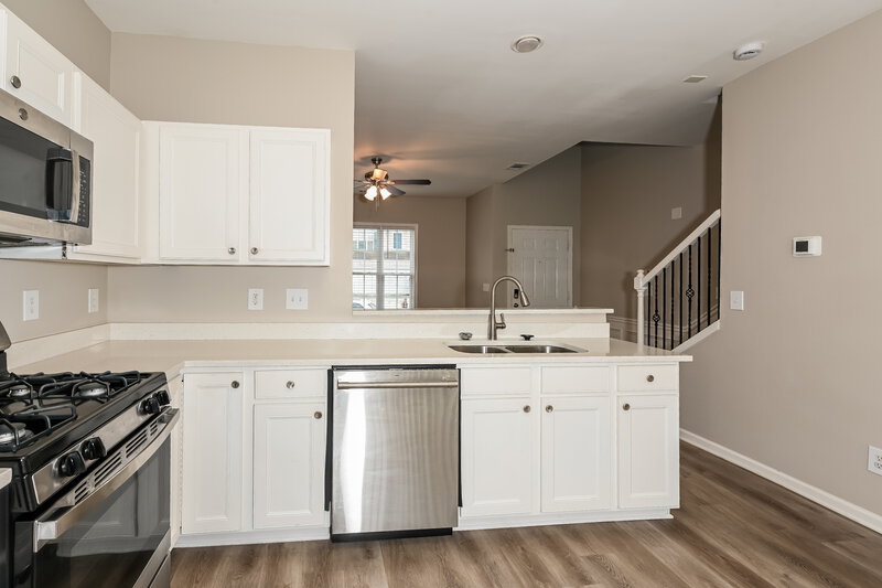 2,055/Mo, 3222 Saville St Sw Atlanta, GA 30331 Kitchen View 2