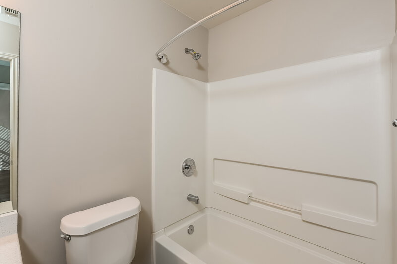 2,055/Mo, 3222 Saville St Sw Atlanta, GA 30331 Bathroom View 2