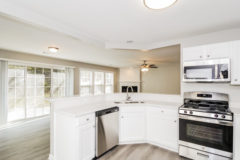 2,305/Mo, 3272 Saville St SW Atlanta, GA 30331 Kitchen View