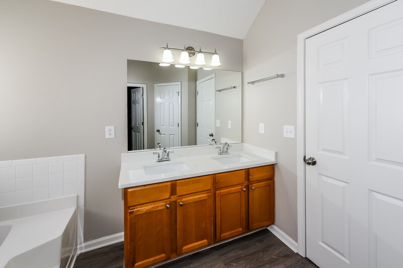 3,020/Mo, 1580 Potomac Ct Atlanta, GA 30349 Main Bathroom View 2