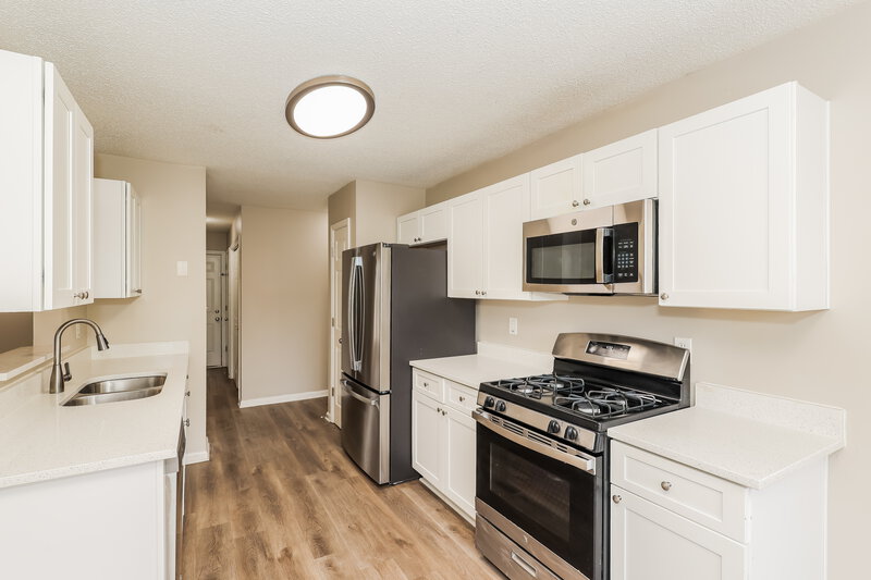 2,100/Mo, 1204 Genelle Ct. McDonough, GA 30253 Kitchen View