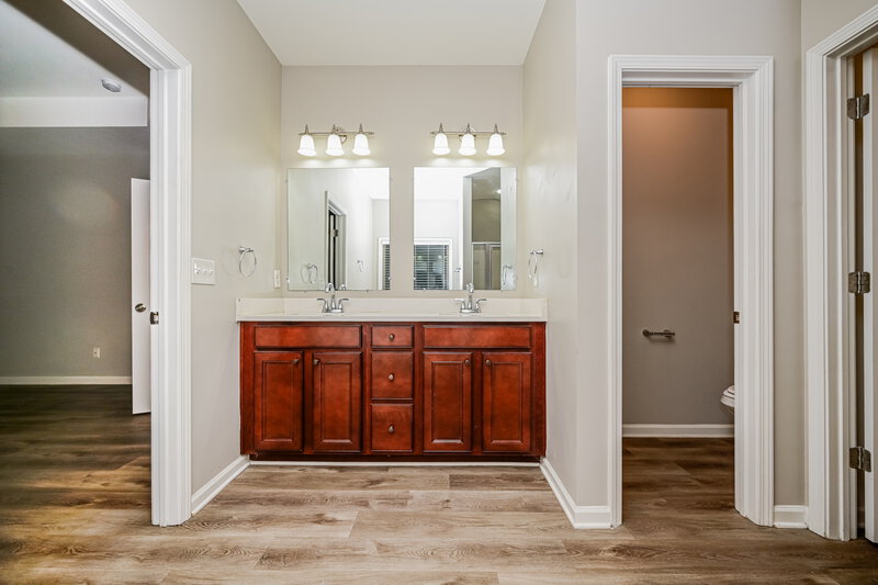 2,135/Mo, 176 Inverness Ave Newnan, GA 30263 Main Bathroom View
