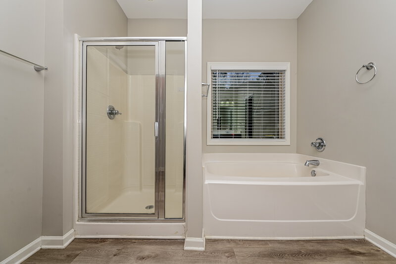 2,135/Mo, 176 Inverness Ave Newnan, GA 30263 Main Bathroom View 2