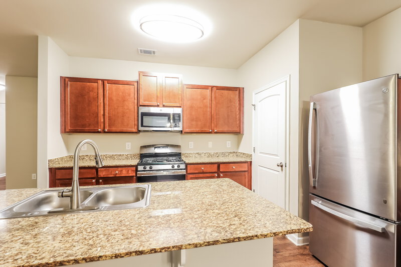 2,155/Mo, 700 Feldwood Ln McDonough, GA 30253 Kitchen View 2