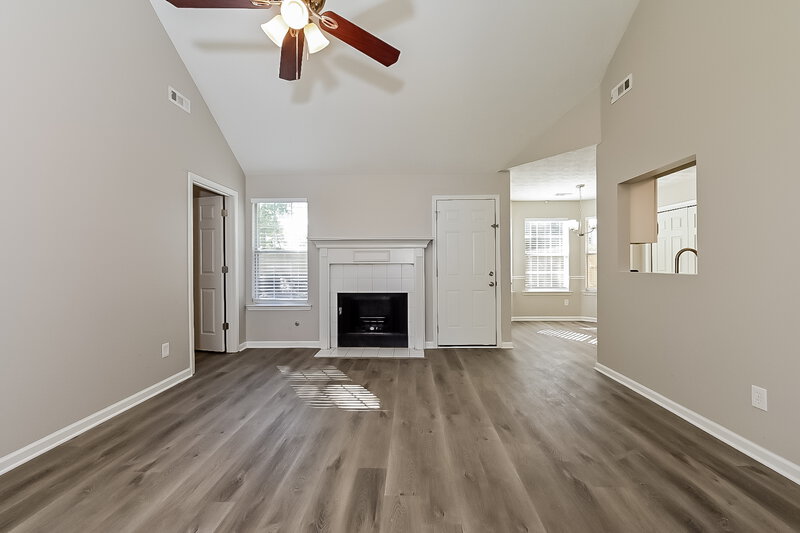 2,100/Mo, 210 Coldsprings Ct McDonough, GA 30253 Living Room View