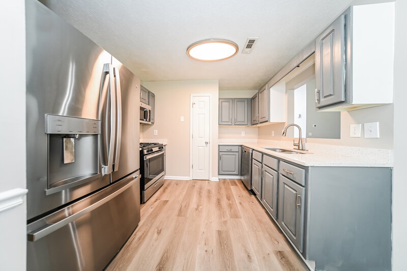 1,965/Mo, 210 Coldsprings Ct McDonough, GA 30253 Kitchen View
