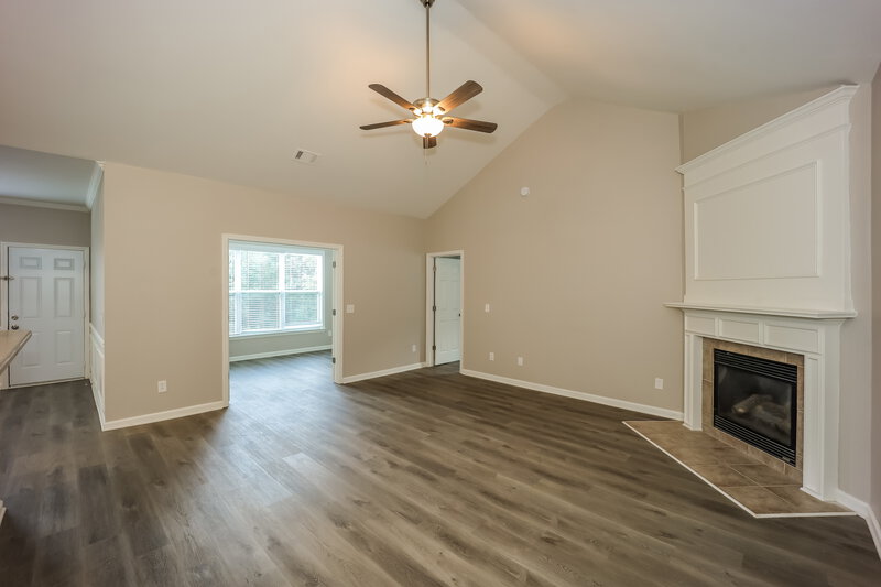 2,350/Mo, 2698 Summit Pkwy SW Atlanta, GA 30331 Living Room View