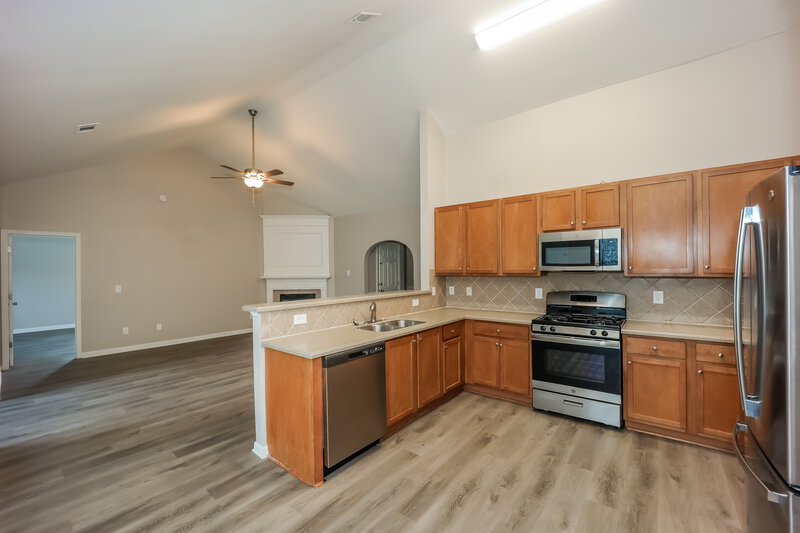 2,350/Mo, 2698 Summit Pkwy SW Atlanta, GA 30331 Kitchen View 2