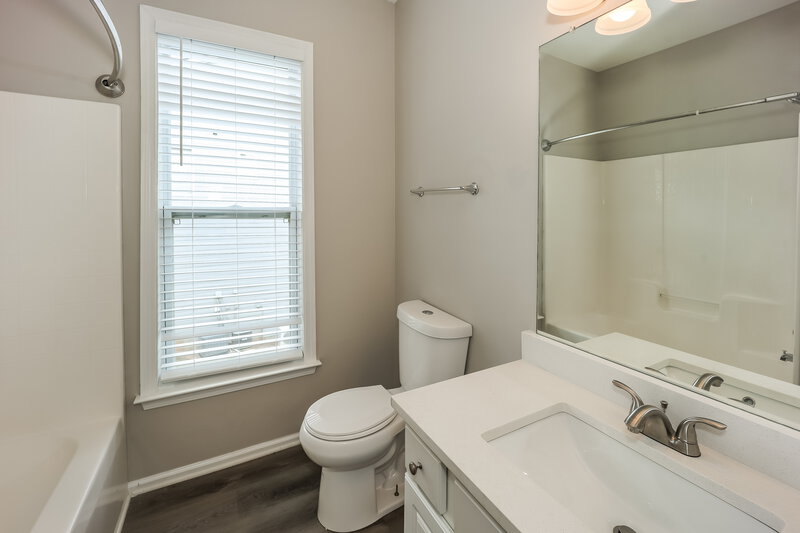 2,350/Mo, 2698 Summit Pkwy SW Atlanta, GA 30331 Bathroom View