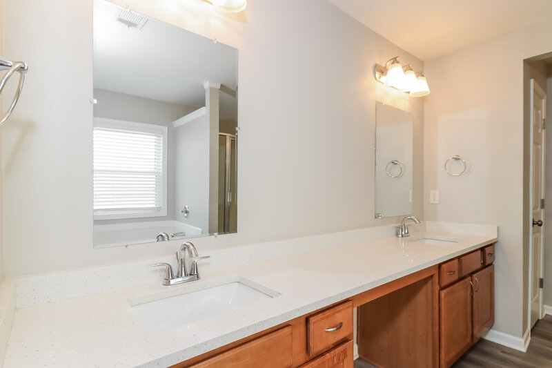 3,060/Mo, 92 Ledgewood Mill Way Lawrenceville, GA 30045 Bathroom View