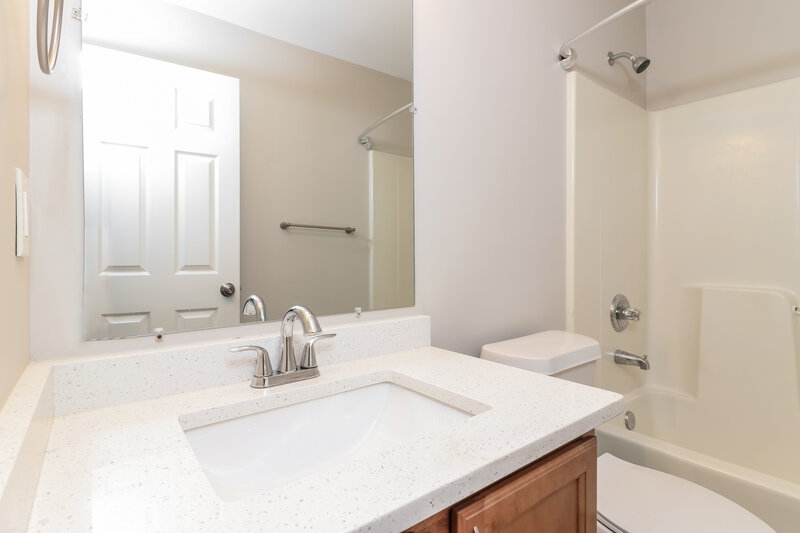 3,060/Mo, 92 Ledgewood Mill Way Lawrenceville, GA 30045 Bathroom View 3