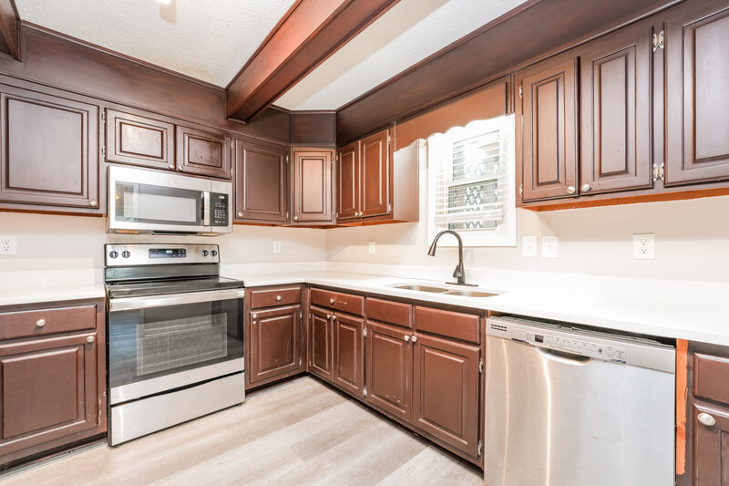 1,720/Mo, 130 Bear Run Ct Palmetto, GA 30268 Kitchen View