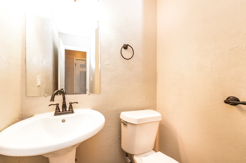 1,720/Mo, 130 Bear Run Ct Palmetto, GA 30268 Bathroom View